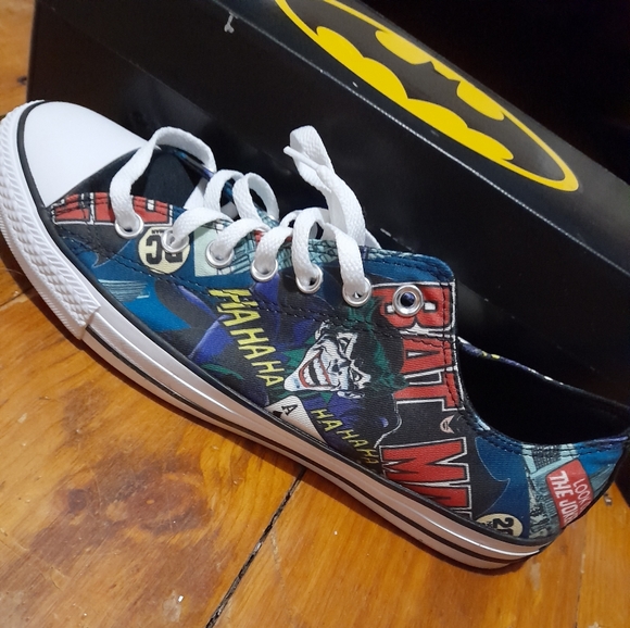 (Limited Edition) Batman Converse - Picture 3 of 5